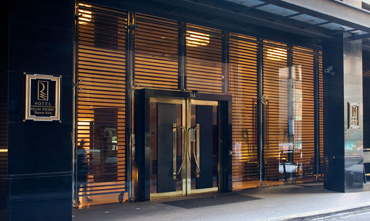 Regal Pacific Puerto Madero Hotel Buenos Aires Kültér fotó Entrance to the hotel