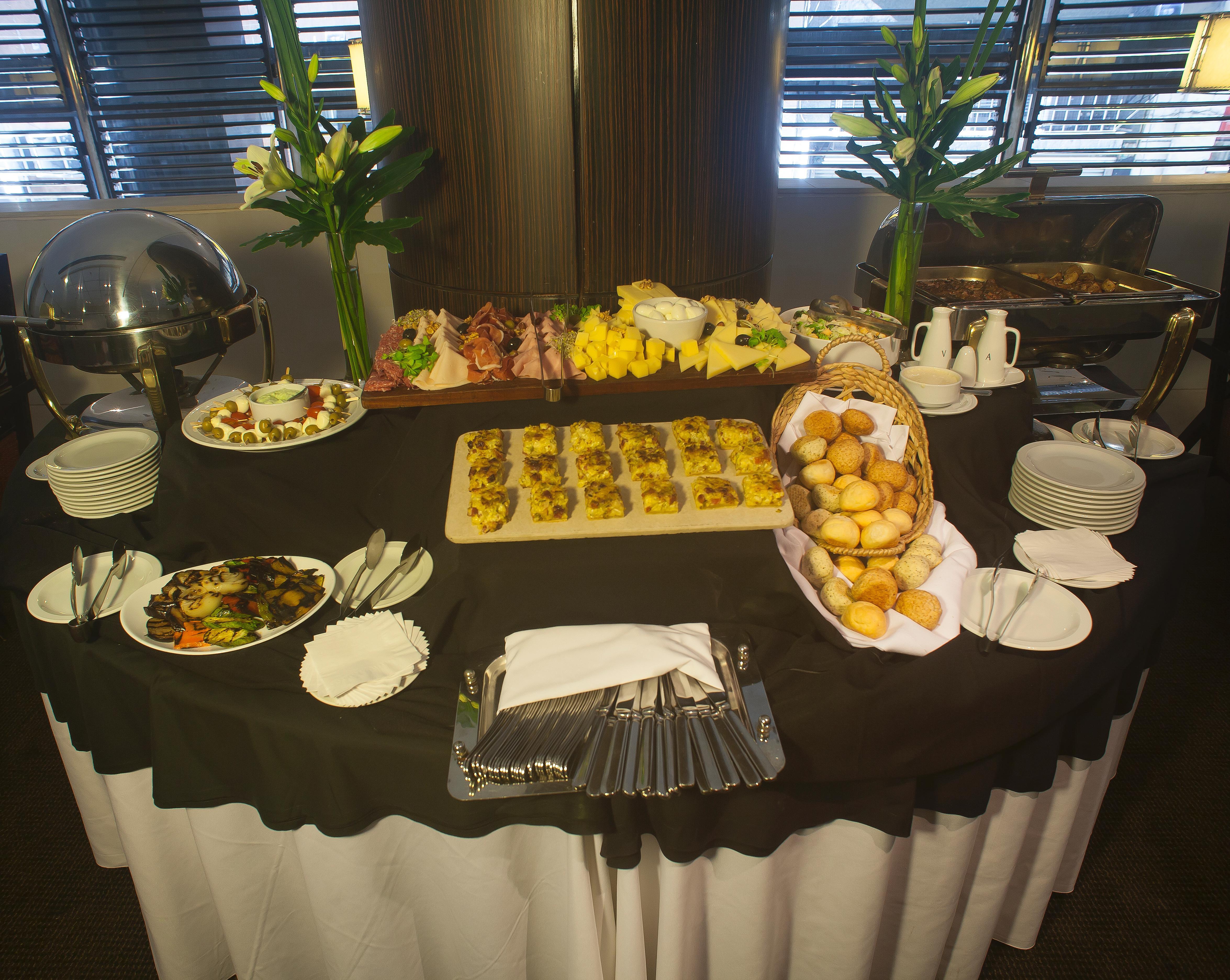 Regal Pacific Puerto Madero Hotel Buenos Aires Kültér fotó A buffet table