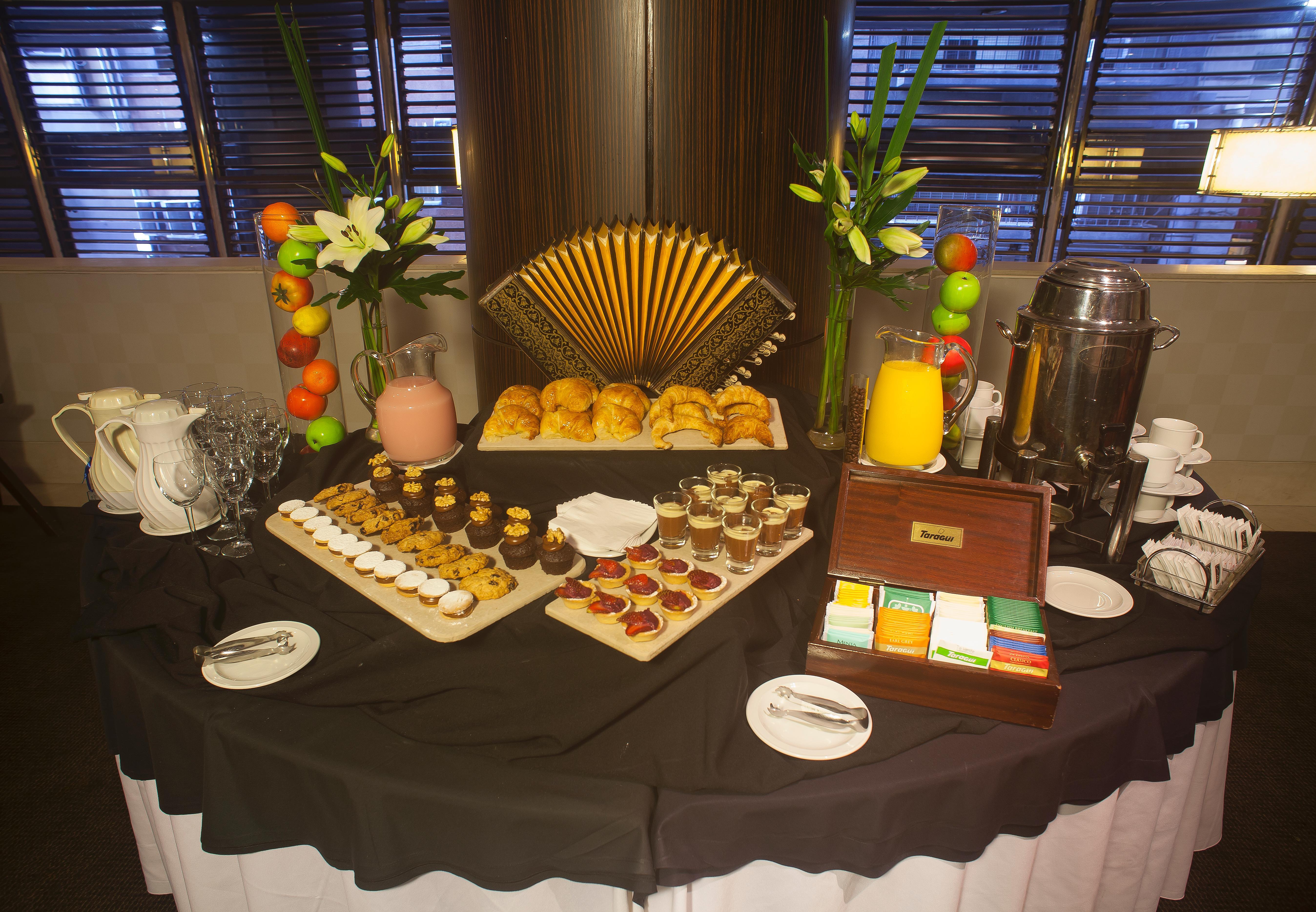 Regal Pacific Puerto Madero Hotel Buenos Aires Kültér fotó A tea table