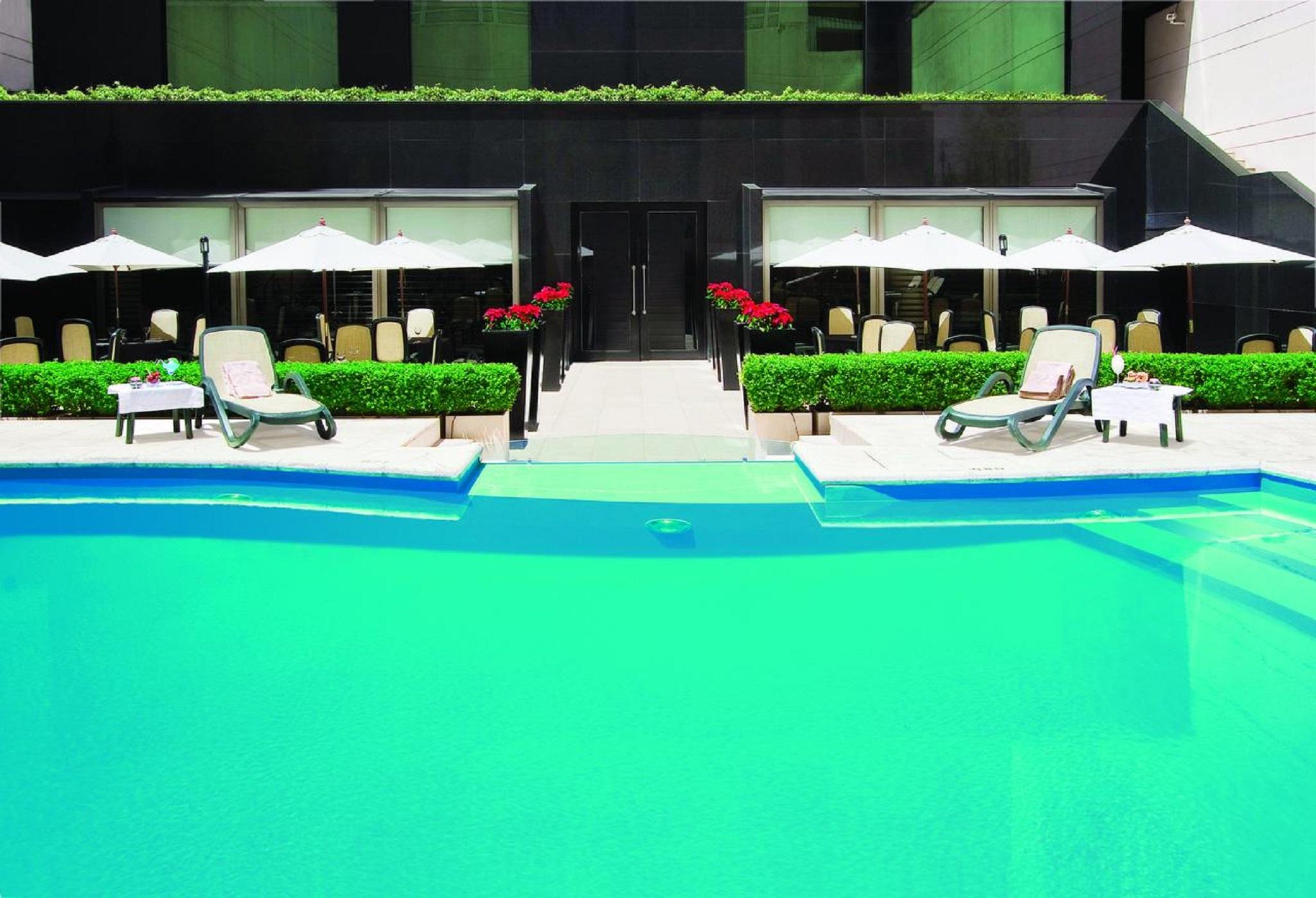 Regal Pacific Puerto Madero Hotel Buenos Aires Kültér fotó The pool at the hotel
