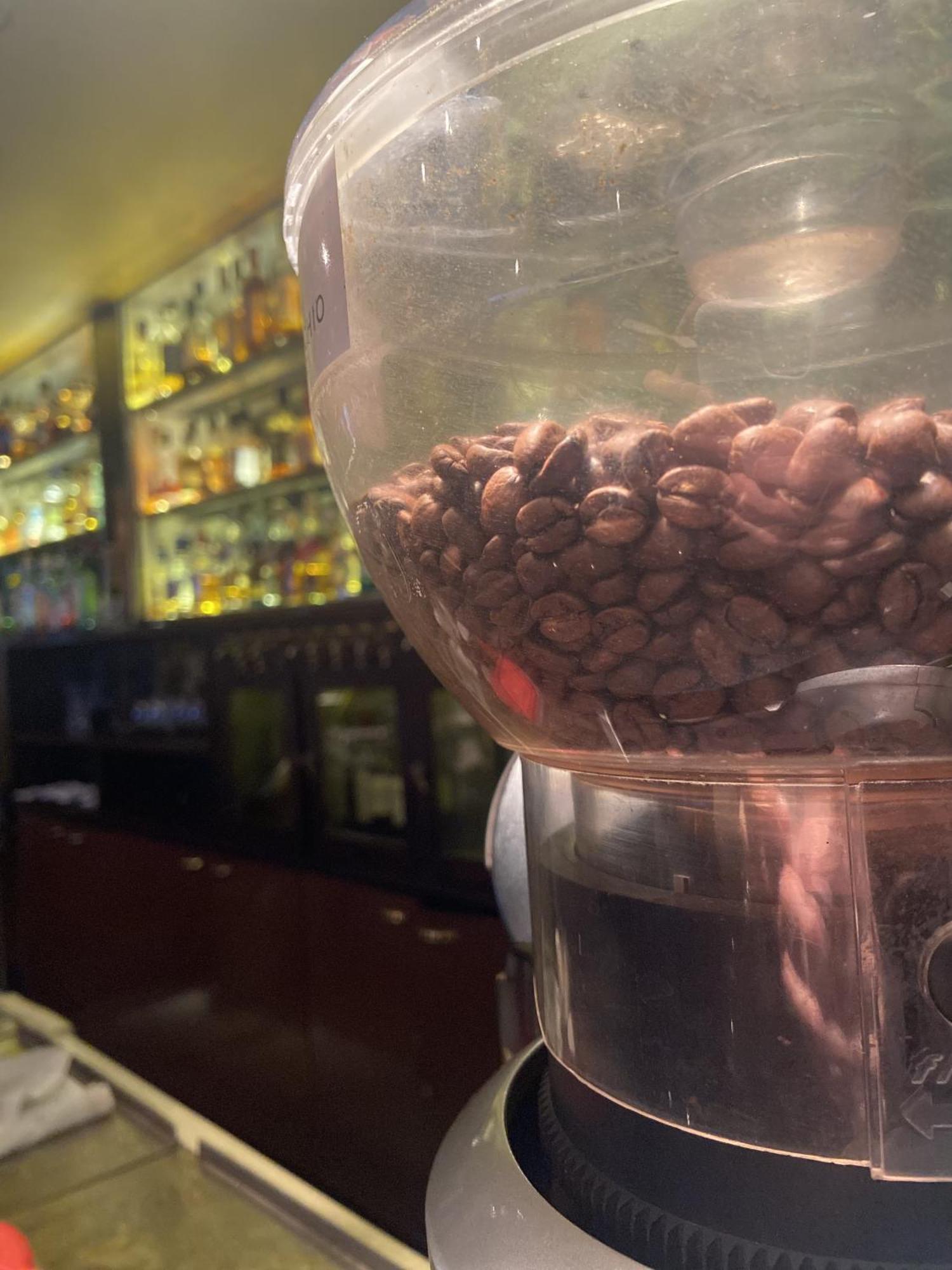 Regal Pacific Puerto Madero Hotel Buenos Aires Kültér fotó Coffee beans in a coffee grinder