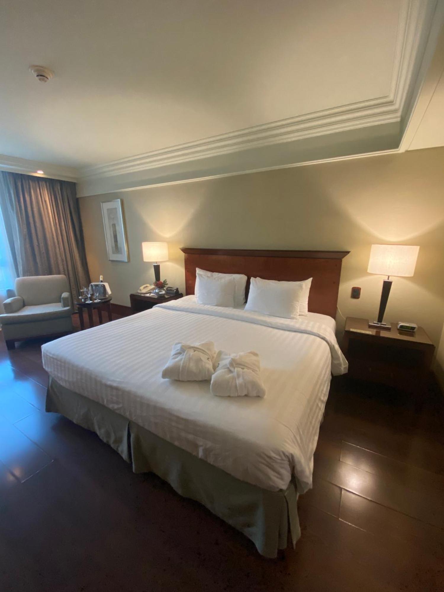 Regal Pacific Puerto Madero Hotel Buenos Aires Kültér fotó A room at the hotel