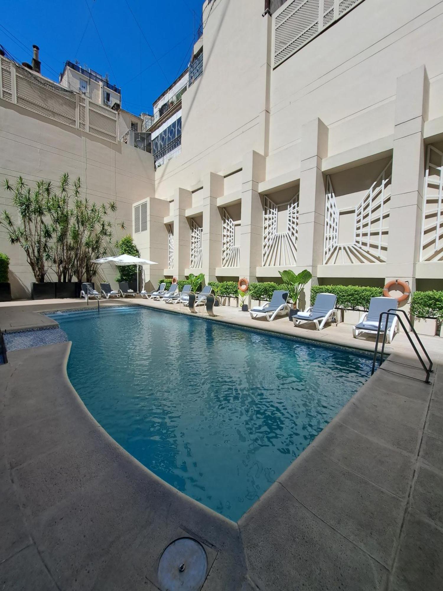 Regal Pacific Puerto Madero Hotel Buenos Aires Kültér fotó The pool at the hotel