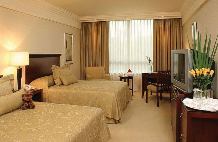 Regal Pacific Puerto Madero Hotel Buenos Aires Szoba fotó A room at the Four Seasons Hotel, Hong Kong
