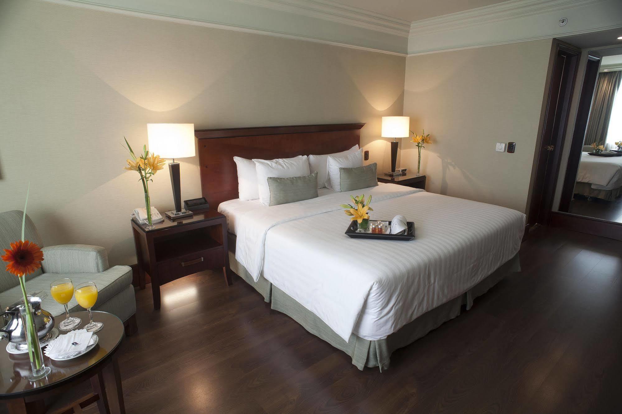 Regal Pacific Puerto Madero Hotel Buenos Aires Kültér fotó A room at the hotel