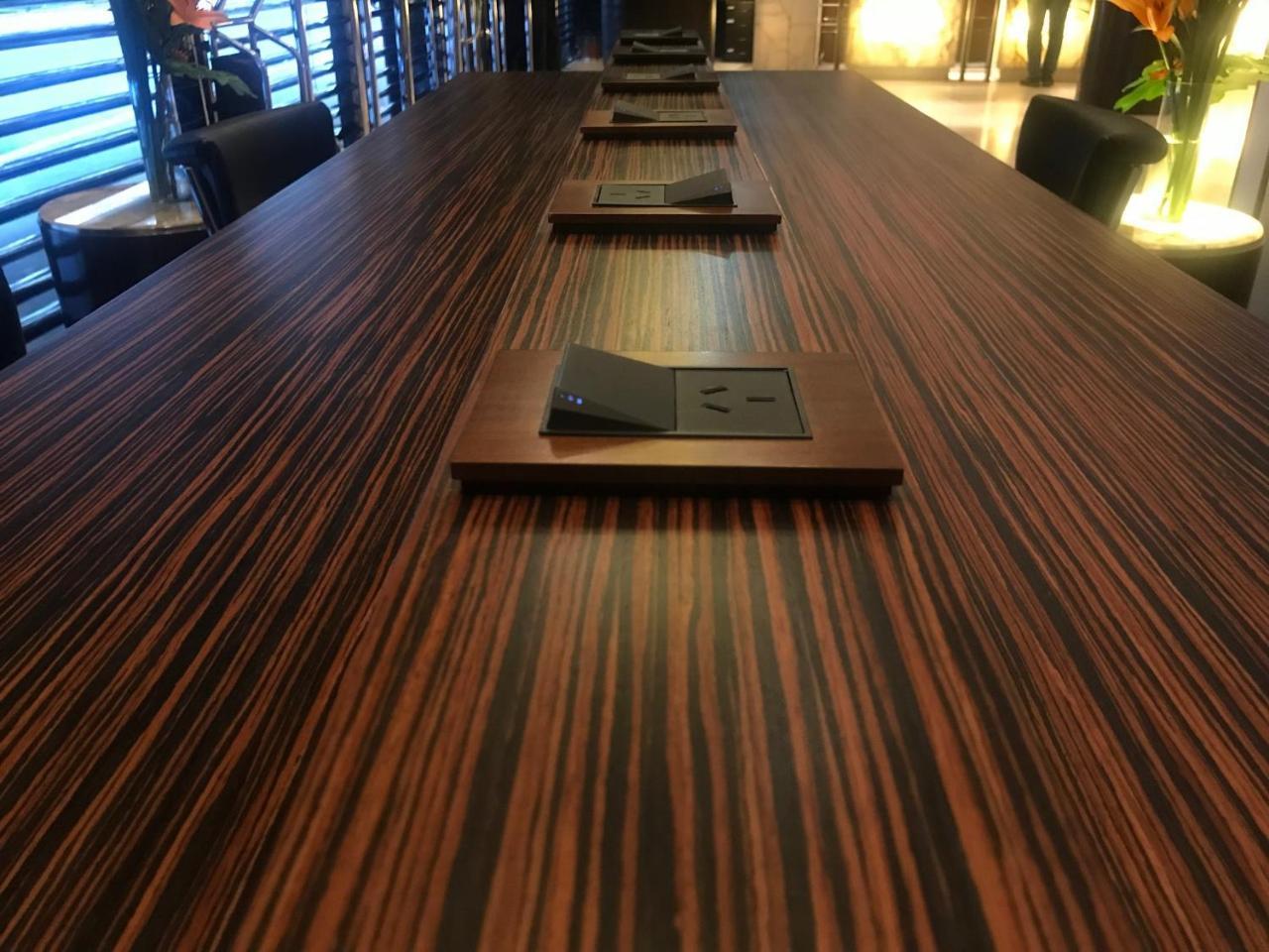 Regal Pacific Puerto Madero Hotel Buenos Aires Kültér fotó A table made of ebony wood