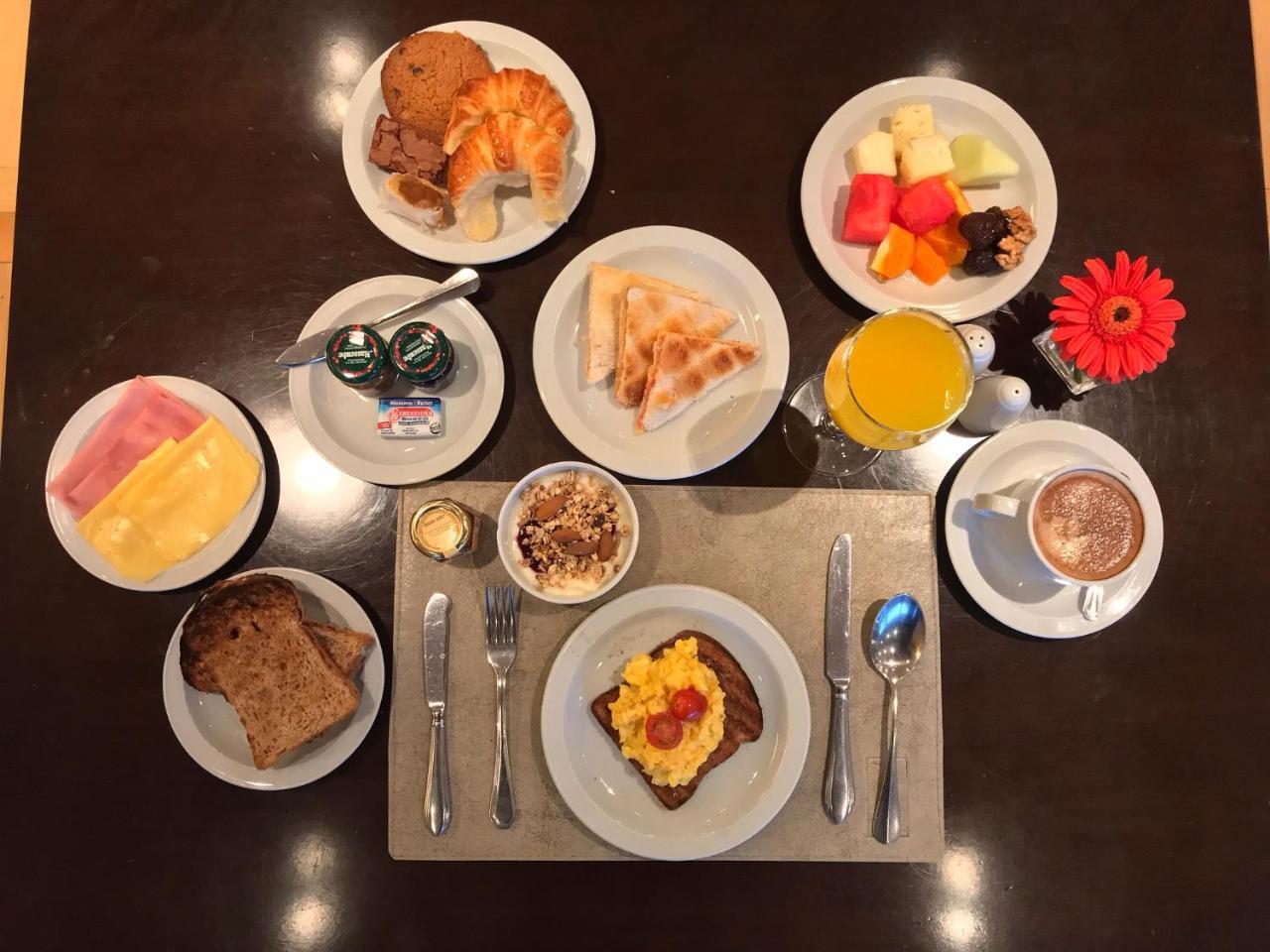 Regal Pacific Puerto Madero Hotel Buenos Aires Kültér fotó A typical breakfast at a hotel
